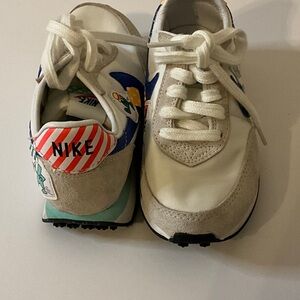 Nike Kids White and Blue Sneakers with Red Accents